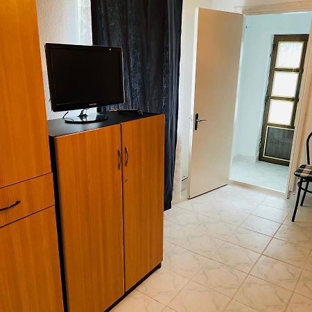 Apartament Garsoniera La Curte Paula Konstanca Zewnętrze zdjęcie
